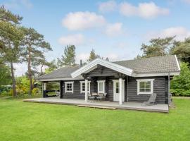 Holiday Home Frederiksvej Nexø Denm,位于Balke的带热水浴缸的酒店