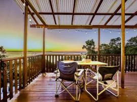 Seaview - Charming Two-Bedroom Home with Stunning Views of the Historic Bay of 1770