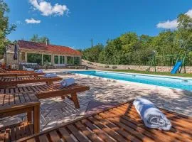 Gorgeous Home In Knin With Kitchen