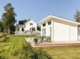 Cozy Home In Åmmeberg With Wifi