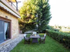 Sani Pinecone Villa 3, Hotel in Sani Beach