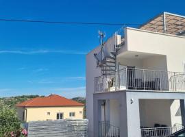 Matoc apartments, hotel sa Murter