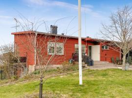3 Bedroom Stunning Home In Huskvarna, hotel de luxo em Huskvarna