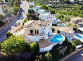Casa Luna - Three Bedroom Villa with Stunning View, hotel di Benidoleig