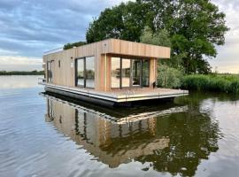 Surla houseboat Sunrise Kagerplassen with tender, khách sạn ở Buitenkaag