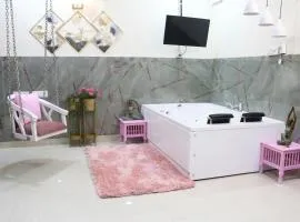Modern Jacuzzi Spa Tub 1BHK Suite South Delhi (3)