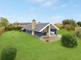 Three-Bedroom Holiday Home In Egernsund