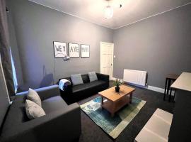 2 Bedroom Home With Free Parking, hotel in Gateshead