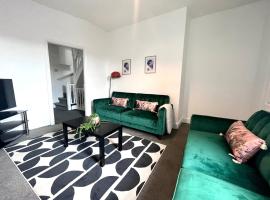 5 Bdrm House Less Than 10 Mins To Newcastle, serviced apartment in Gateshead