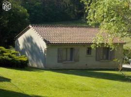 Gîte Bégonia dans un cadre idyllique, idéalement situé, hotel in Castels