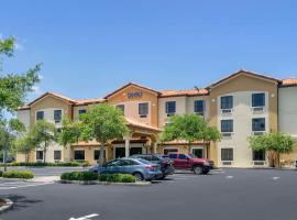 Comfort Inn & Suites Northeast - Gateway, hotel poblíž Mezinárodní letiště St. Pete-Clearwater - PIE, St Petersburg