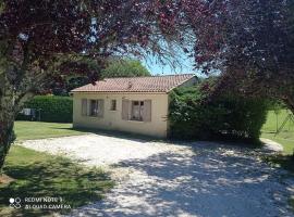 Gite Acacia au coeur du Triangle d'Or en Dordogne, Hotel in Castels