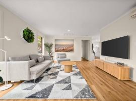 2 Bedroom Home Mornington Walking to Beach