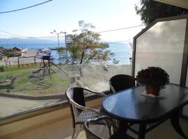 Filippos Apartments, hotel berdekatan Pelabuhan Amarynthos, Amarinthos