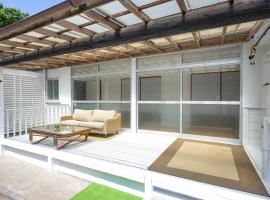 Viesnīca Halo 一棟貸し サンセットパームライン徒歩 夕日散歩 連泊滞在 伊豆大島 最大4名 pilsētā Oshima