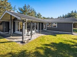 3 Bedroom Gorgeous Home In Thyholm, hótel í Thyholm