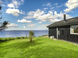 2 Bedroom Nice Home In Roslev, hotel i Roslev