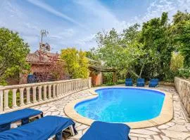 Amazing Home In Les Adrets-De-Lestére