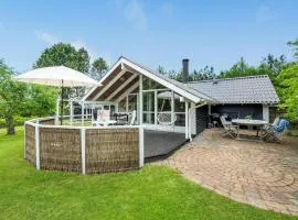 Five-Bedroom Holiday Home In Grenaa