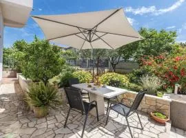 2 Bedroom Cozy Apartment In Pula