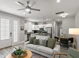 NEW! Canopy Cove, Luxury Downtown Apartment Near Main St