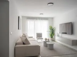 O&O - 2 BR Stylish & Modern Apartment