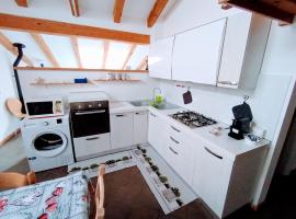 Casa vacanze Aurora con parcheggio privato, Hotel in Levico Terme