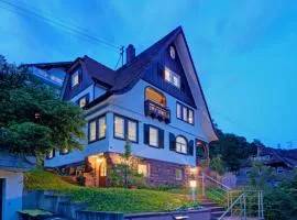 Familienglück im Schwarzwaldhaus mit Schlossblick