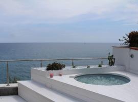 Conca Verde c15-Beach front little villa POOL SPA BEACH, hotel v destinaci Marina dʼAndora