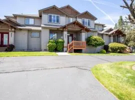 Spacious 4BR Private HOT TUB Eagle Crest Resort on Golf Course