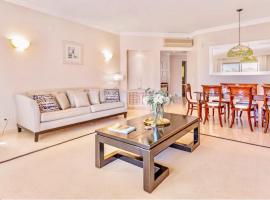 Sandnblue - Encosta Do Lago Resort Club - Quinta do lago near Beach & lake BEST LOCATION free parking free WiFi, hotel a Quinta do Lago