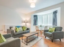 Modern, City living Apartments- Private parking