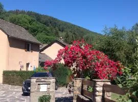 Gîte "Le Mas d'Hillaire" 2/4 personnes à Saint Jean du Bleymard