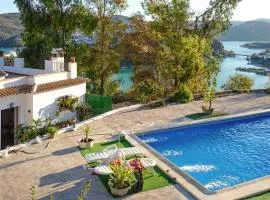 4 Bedroom Stunning Home In Iznajar