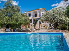 6 Bedroom Cozy Home In Lucena, hotel v destinaci Lucena