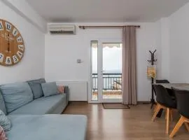 Central Apartment with Sea View in Neos Marmaras