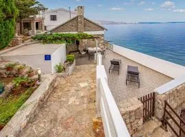 Holiday Home Starigrad Kod Senja, Obala Cr