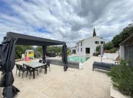 Villa d'Exception avec Piscine Privée, Jacuzzi et Climatisation - FR-1-382-214