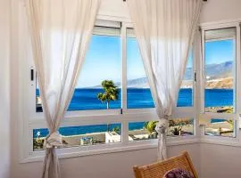 Artistic beachfront apartment