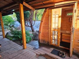 Holzhütte-Camping-Pod mit Sauna & Frühstück, campsite in Halle an der Saale