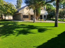 Villa Monika, accessible hotel in Alpedrete