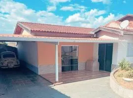 Casa de 2 quartos no Circuito das Aguas - Churrasqueira, fogão e forno a lenha