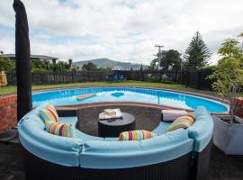 Clareview Cottage，位于罗托鲁瓦的带泳池的酒店