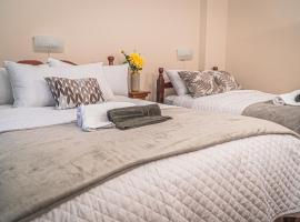 Ukuku Hostel & Rooftop - Quito, ξενώνας σε Κίτo