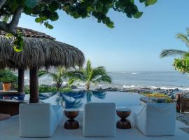 Casa Manzanillo - Beach Room - Ocean Front Room at Exceptional Beach Front Location, bed and breakfast i Troncones
