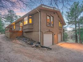 El Dorado- Cozy Retreat-Hot Tub-Upper Level, hotel v destinaci Pikeview