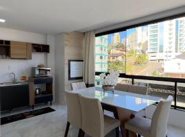 Apto Girassol - 2 Quartos, Apto moderno,confortável e de frente para avenida principal!, hotel a Piratuba