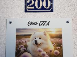 Chez IZZA - chambres ou chalet au calme، فندق في Poulainville