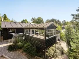 8 Bedroom Stunning Home In Ebeltoft
