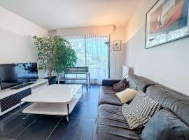 Appartement moderne avec terrasse et parking, au cœur de Granville, à deux pas de la plage ! - FR-1-361-77, hotel en Granville